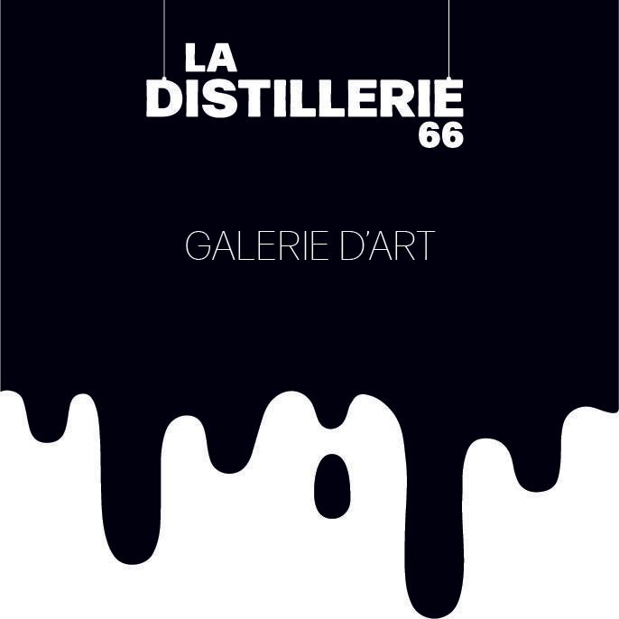 Expositions Visage coloré avec des inscriptions pour le District 18, foire d'art urbain à Paris.